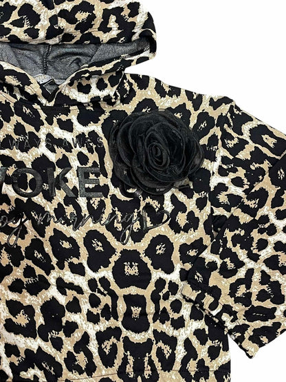 Liitle Star Leopard φόρμα Με δαντελένιο αξεσουάρ λουλούδι.